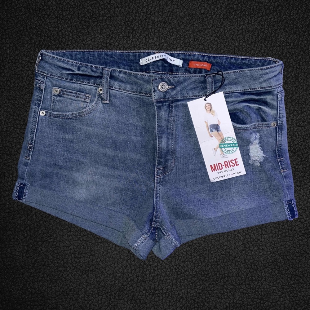 ✨NWT CELEBRITY PINK JEAN STRETCH SHORTS SIZE 13✨